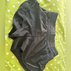 Lululemon shorts 2.5” Hott hot short